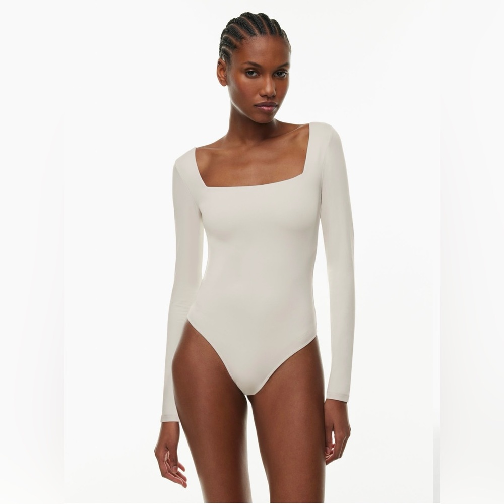 ARITZIA BABATON Contour Squareneck
Longsleeve Bodysuit. XS. NWOT.